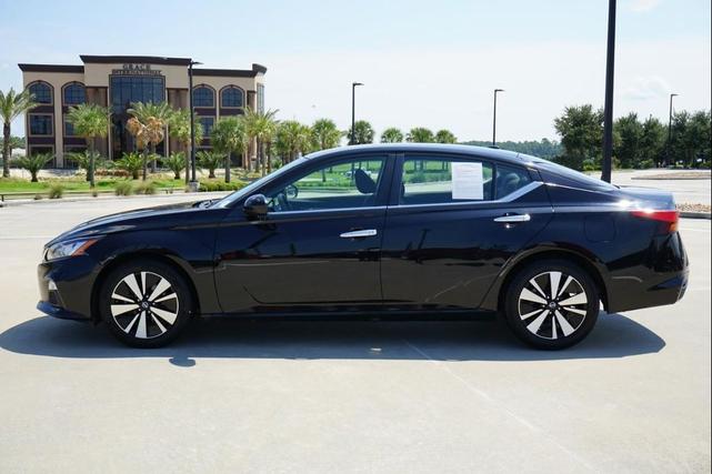 Photo of 2021 Super Black Nissan Altima