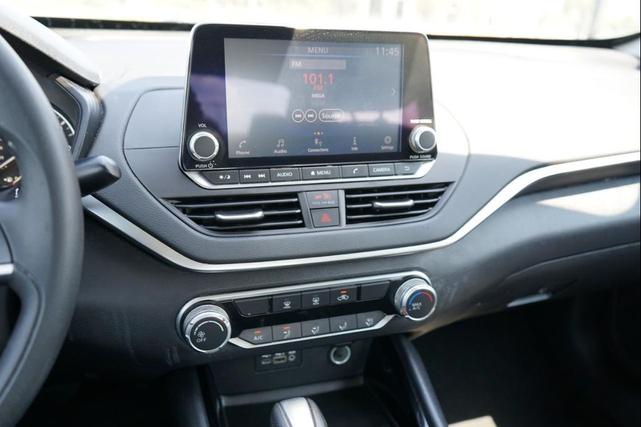 Photo of 2021 Super Black Nissan Altima