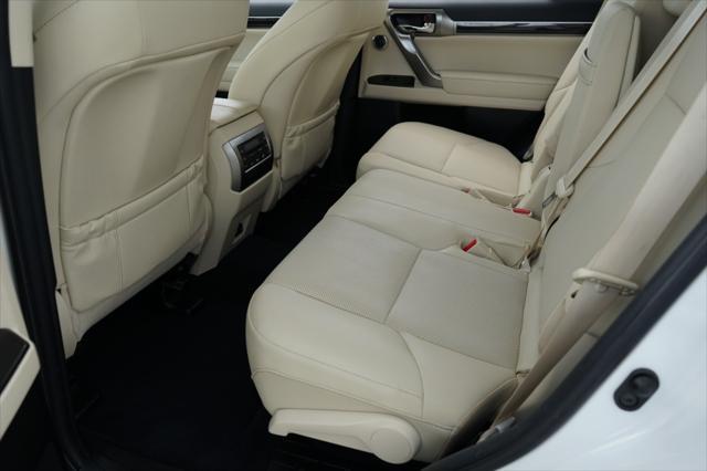 Photo of 2023 Eminent White Pearl Lexus GX 460