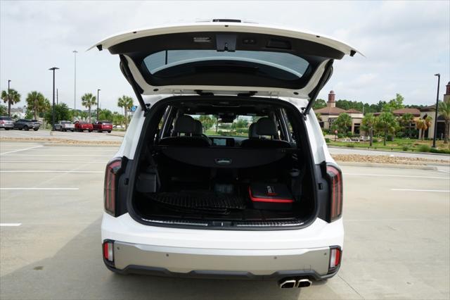 Photo of 2023 Glacial White Pearl Kia Telluride