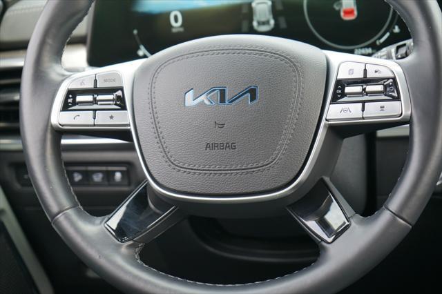 Photo of 2023 Glacial White Pearl Kia Telluride