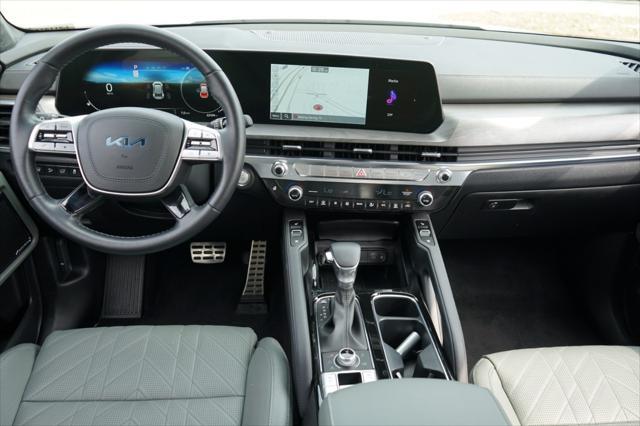 Photo of 2023 Glacial White Pearl Kia Telluride