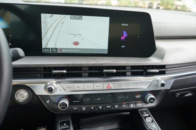 Photo of 2023 Glacial White Pearl Kia Telluride