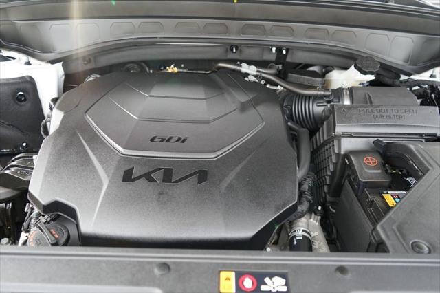 Photo of 2023 Glacial White Pearl Kia Telluride