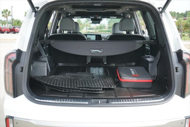 Photo of 2023 Glacial White Pearl Kia Telluride