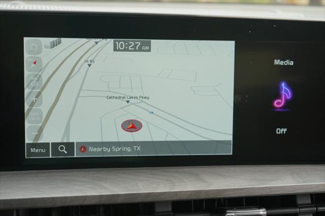 Photo of 2023 Glacial White Pearl Kia Telluride