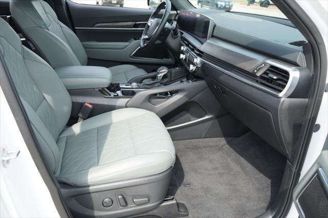 Photo of 2023 Glacial White Pearl Kia Telluride