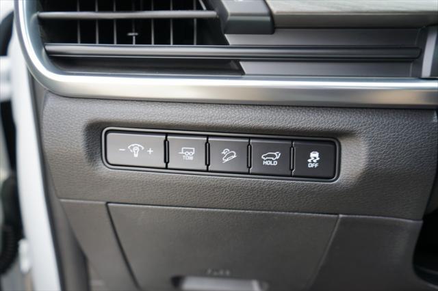 Photo of 2023 Glacial White Pearl Kia Telluride