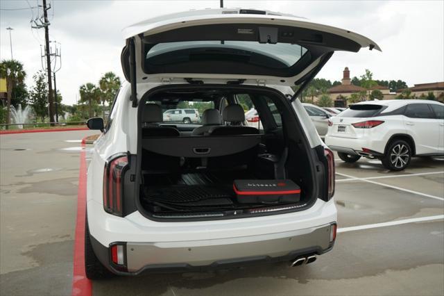 Photo of 2023 Glacial White Pearl Kia Telluride
