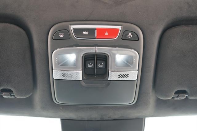 Photo of 2023 Glacial White Pearl Kia Telluride