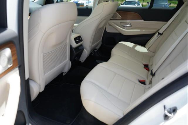 Photo of 2021 White Mercedes-Benz GLE 350