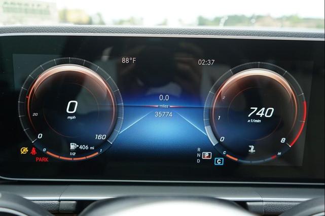 Photo of 2021 White Mercedes-Benz GLE 350