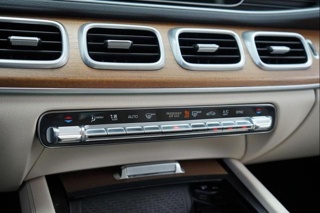 Photo of 2021 White Mercedes-Benz GLE 350