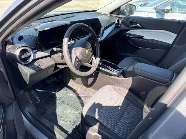 Photo of 2025 Silver Chevrolet Trax