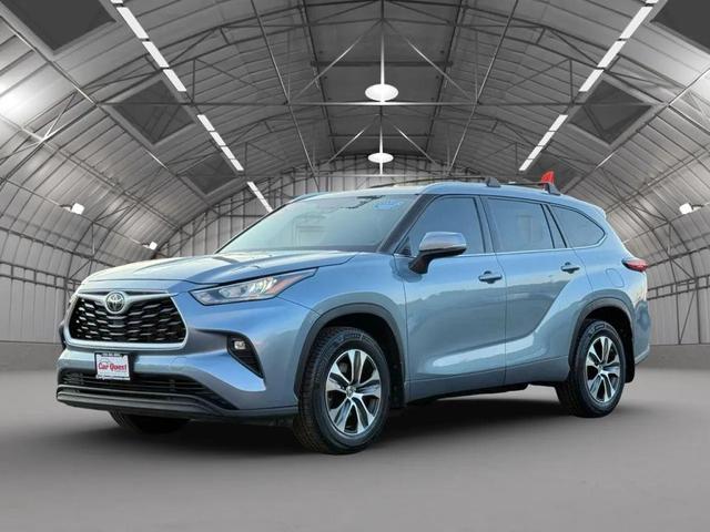 Photo of 2020 Moon Dust Toyota Highlander