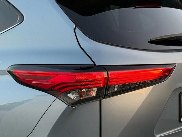 Photo of 2020 Moon Dust Toyota Highlander
