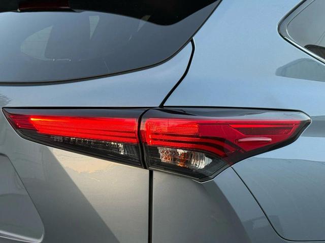 Photo of 2020 Moon Dust Toyota Highlander