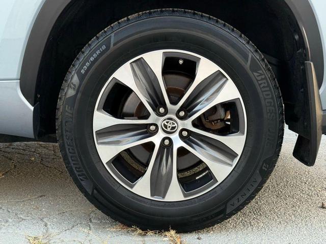 Photo of 2020 Moon Dust Toyota Highlander