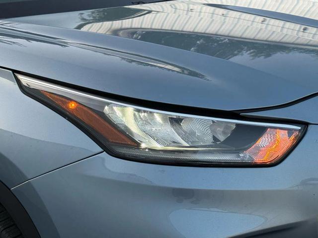 Photo of 2020 Moon Dust Toyota Highlander