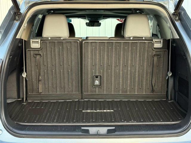 Photo of 2020 Moon Dust Toyota Highlander