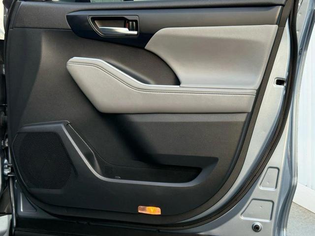 Photo of 2020 Moon Dust Toyota Highlander