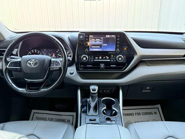 Photo of 2020 Moon Dust Toyota Highlander
