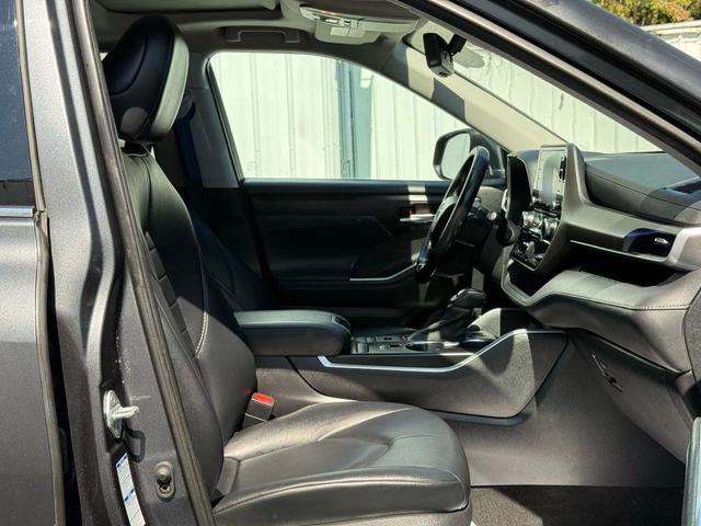 Photo of 2021 Magnetic Gray Metallic Toyota Highlander