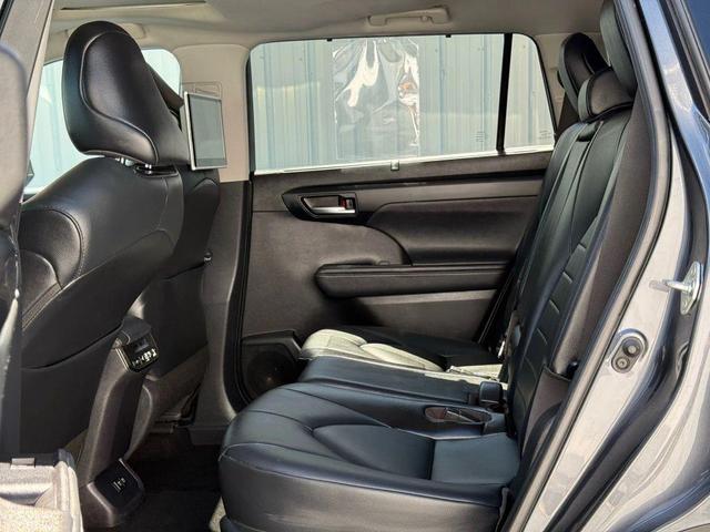 Photo of 2021 Magnetic Gray Metallic Toyota Highlander