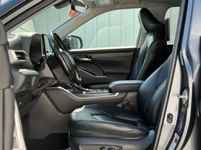 Photo of 2021 Magnetic Gray Metallic Toyota Highlander