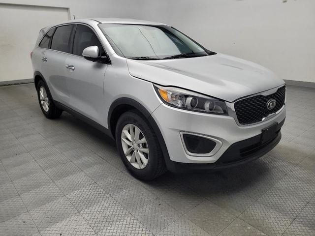 Photo of 2017 Sparkling Silver Kia Sorento