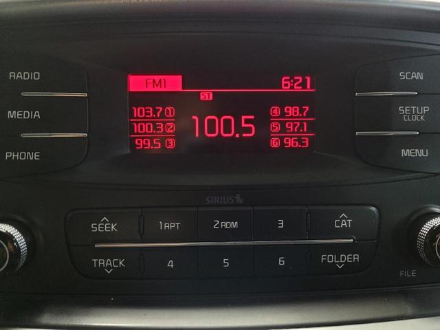 Photo of 2017 Sparkling Silver Kia Sorento