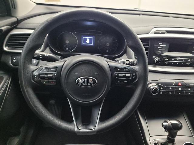 Photo of 2017 Sparkling Silver Kia Sorento