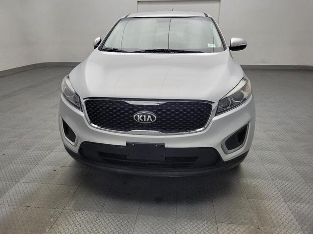 Photo of 2017 Sparkling Silver Kia Sorento