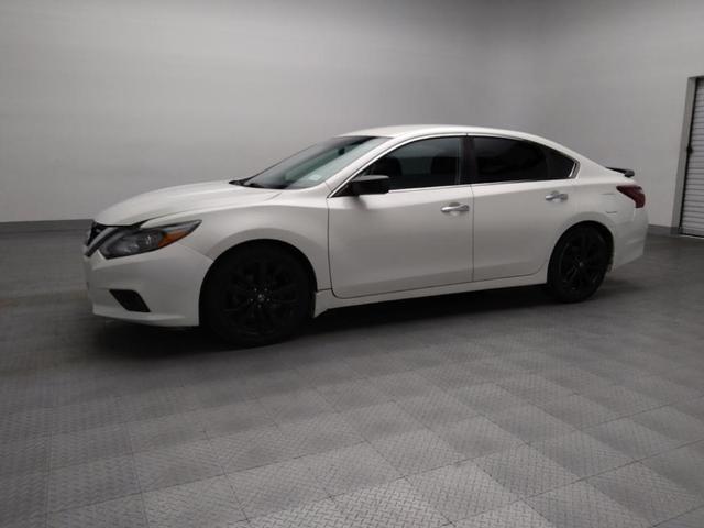 Photo of 2017 Pearl White Nissan Altima