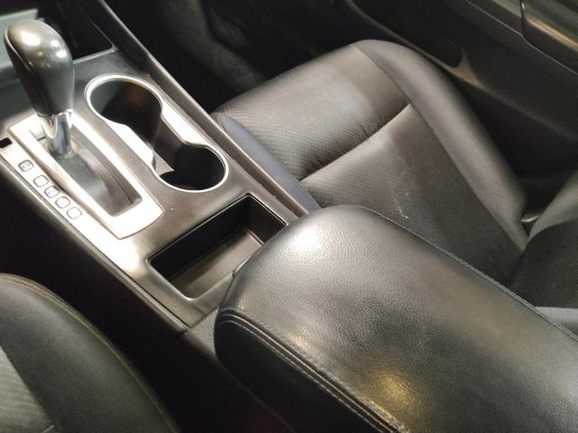 Photo of 2017 Pearl White Nissan Altima
