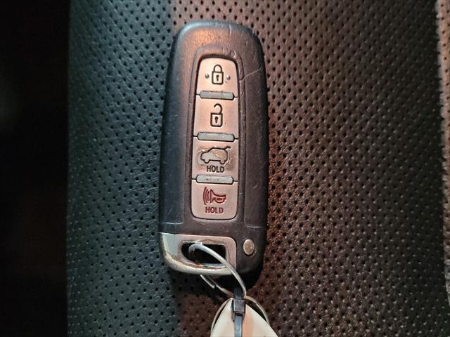 Photo of 2016 Elite White Hyundai Veloster