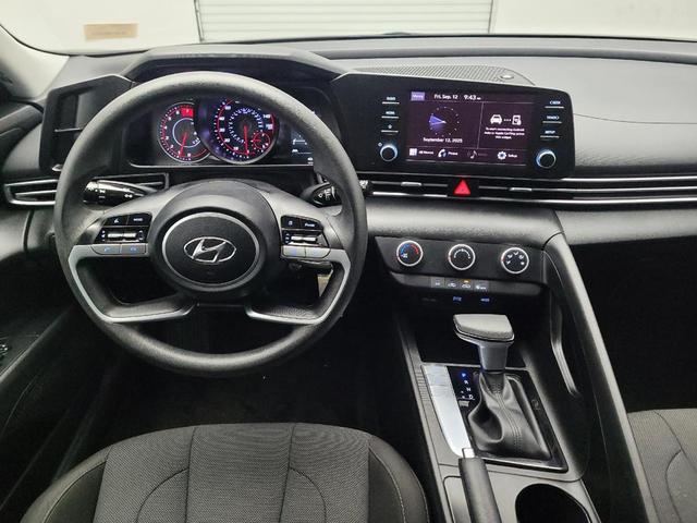 Photo of 2023 Onyx Black Hyundai ELANTRA