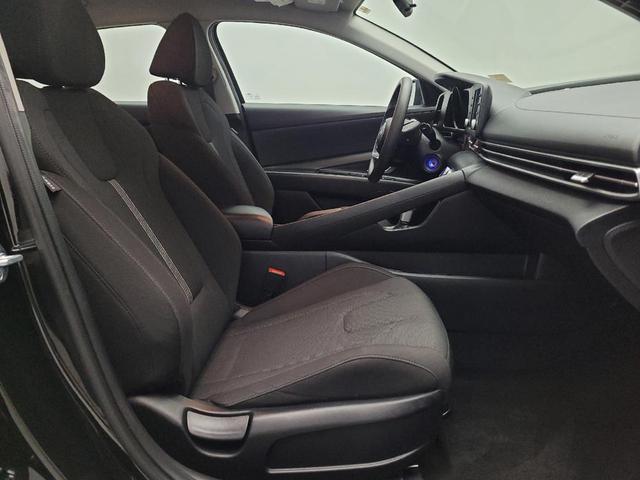 Photo of 2023 Onyx Black Hyundai ELANTRA