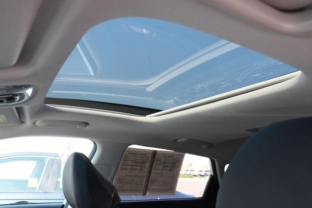 Photo of 2024 Atlas White Hyundai KONA EV