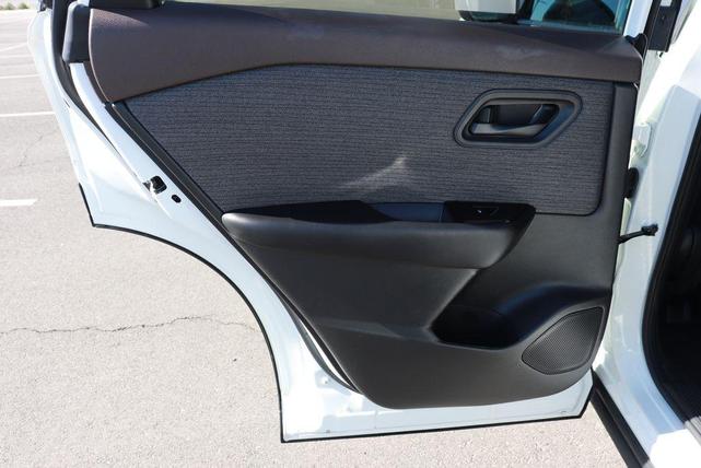Photo of 2023 Glacier White Nissan Rogue