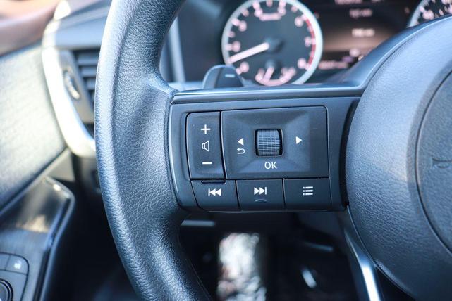 Photo of 2023 Glacier White Nissan Rogue