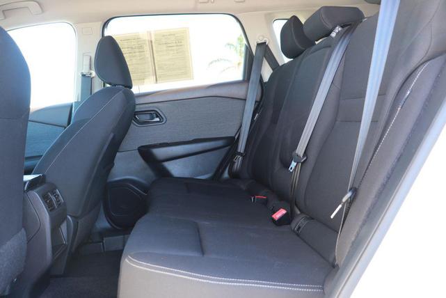 Photo of 2023 Glacier White Nissan Rogue