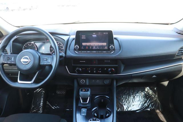 Photo of 2023 Glacier White Nissan Rogue