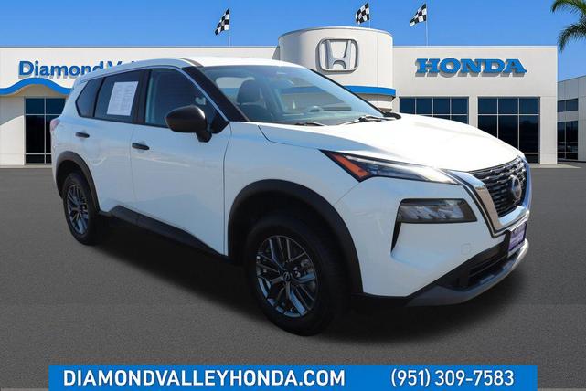 Photo of 2023 Glacier White Nissan Rogue