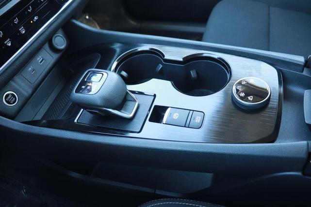 Photo of 2023 Glacier White Nissan Rogue