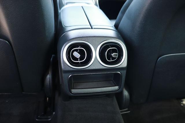 Photo of 2024 Polar White Mercedes-Benz C-Class