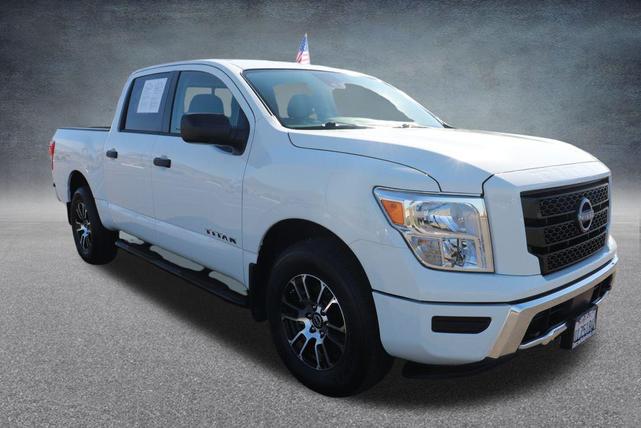 Photo of 2024 Glacier White Nissan Titan