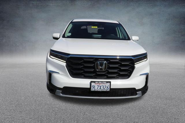 Photo of 2025 Platinum White Pearl Honda Pilot