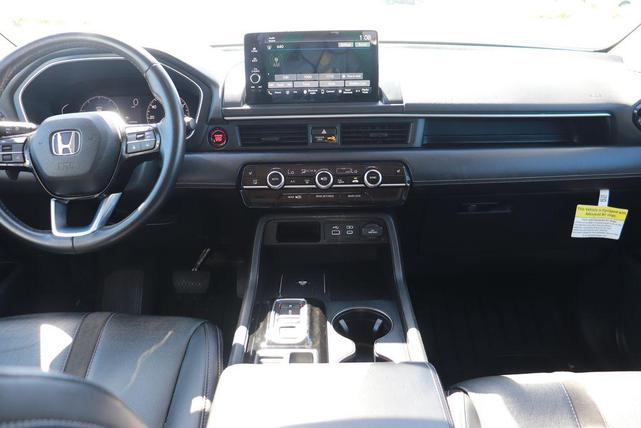 Photo of 2025 Platinum White Pearl Honda Pilot