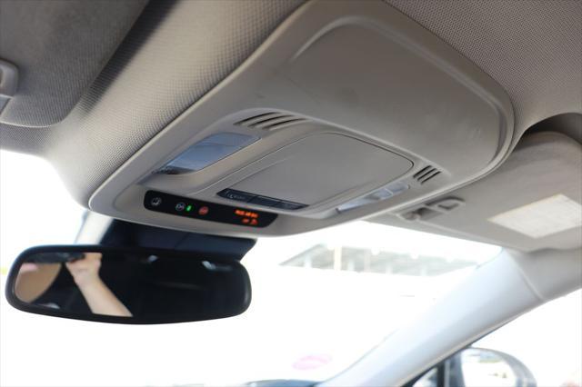 Photo of 2023 White Frost Tricoat Buick Envision